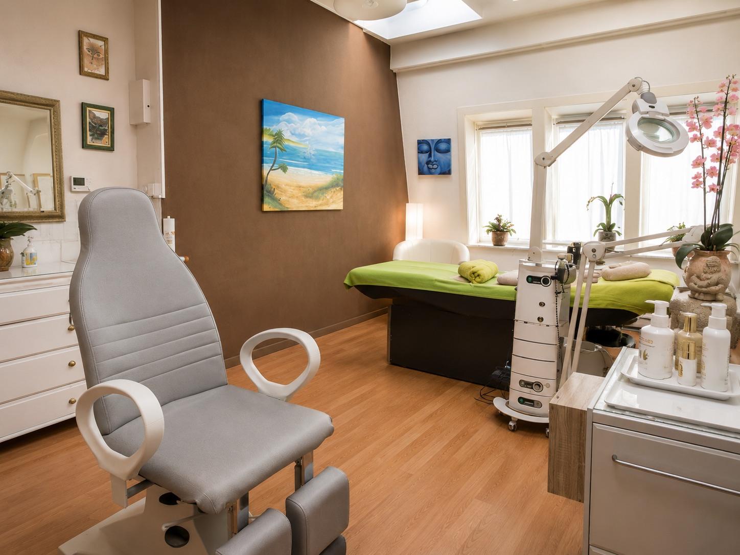 Microneedling-Behandlung für ein glatteres Hautbild in unserem Studio von Apenberg Kosmetik