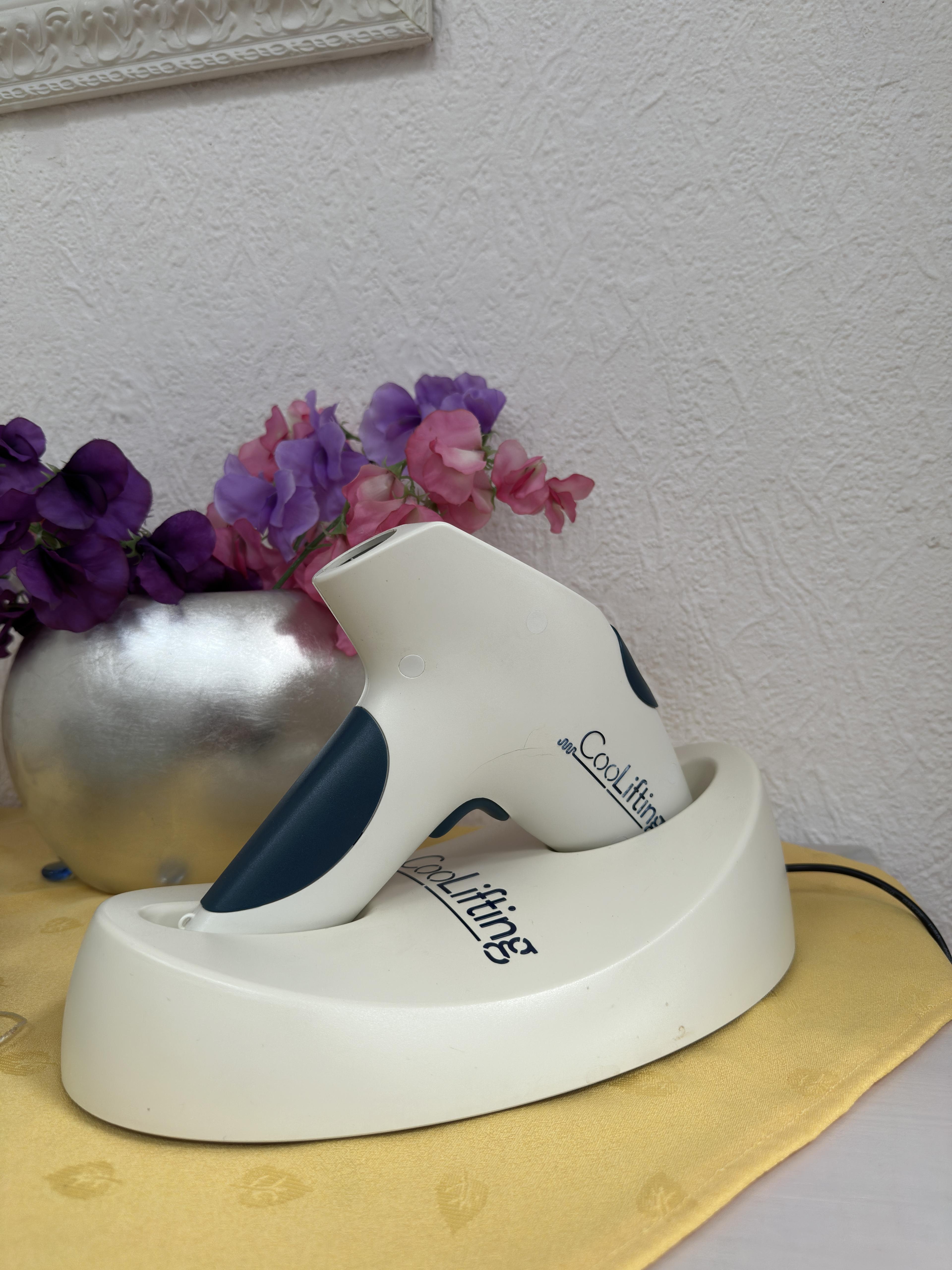 CooLifting-Gerät für sanftes Anti-Aging bei Apenberg Kosmetik